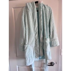 • Victoria’s Secret Short House Coat •